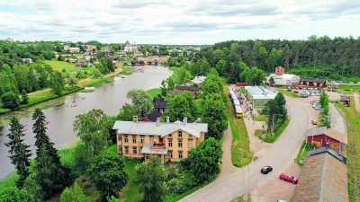 Porvoon vihreä uusrenesanssityylinen rautatieasema. Kuva J.Kortman.